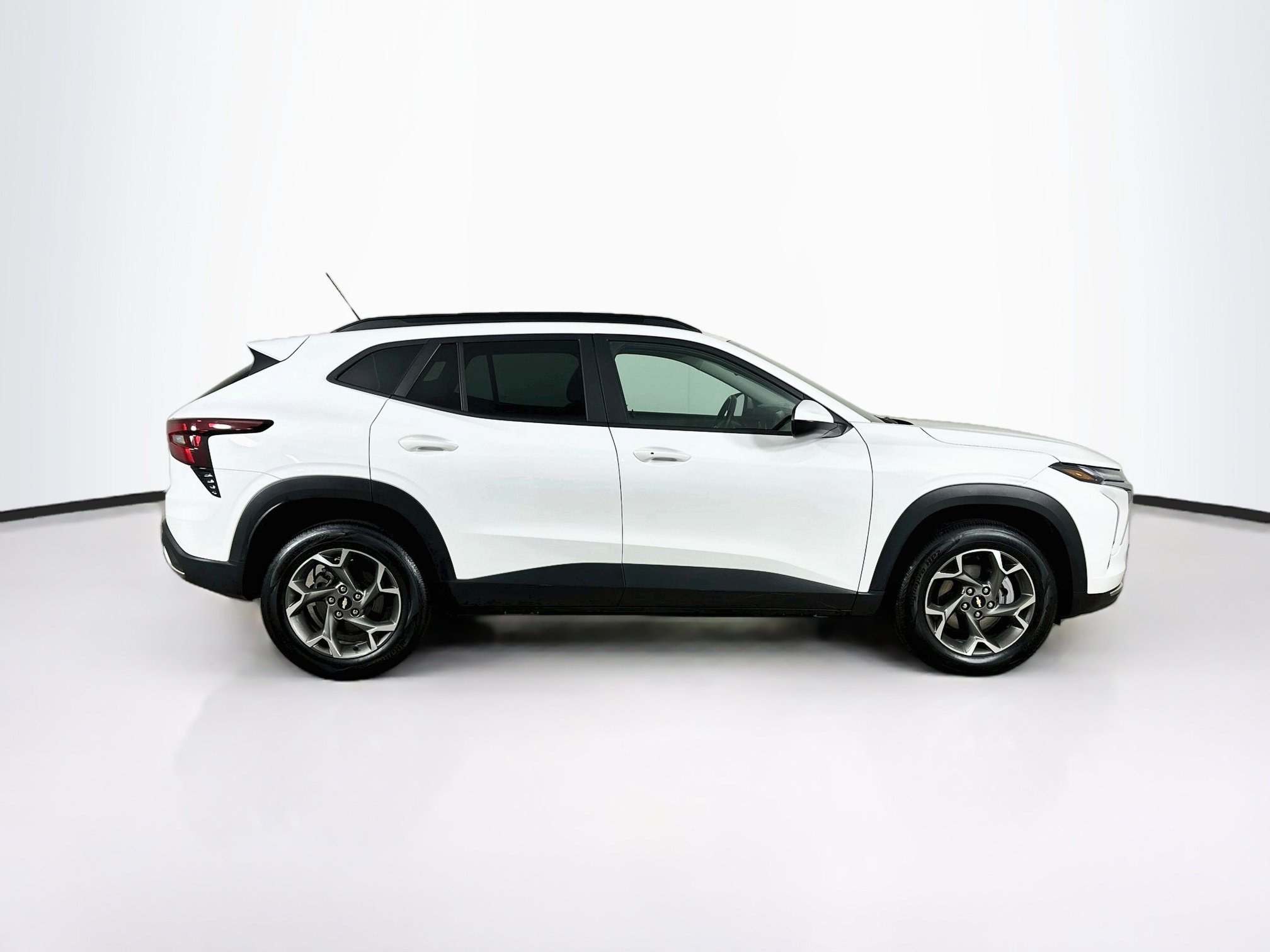 Used 2025 Chevrolet Trax LT w/ LT Convenience Package FWD image 10