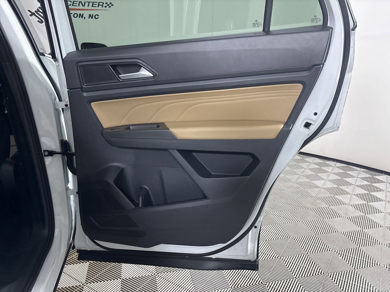 Used 2023 Volkswagen Atlas Cross Sport SE w/ Panoramic Sunroof Package image 24