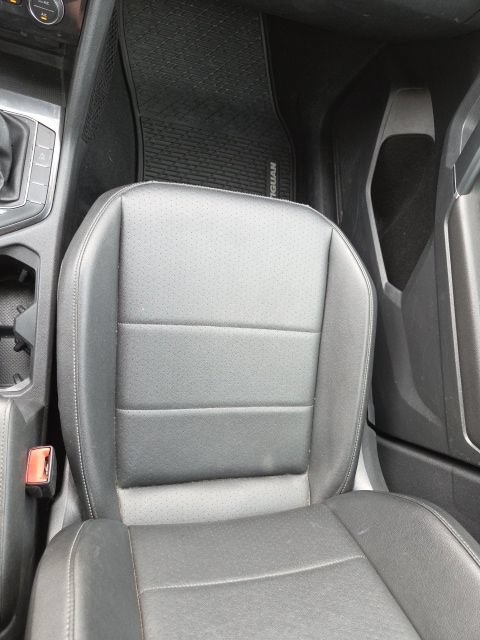 Used 2018 Volkswagen Tiguan SE AWD/4WD image 19