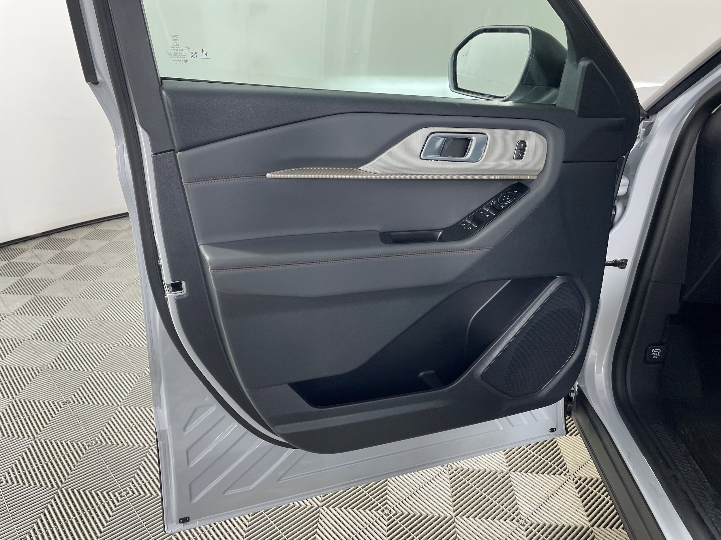 New 2026 Ford Explorer Active RWD image 5