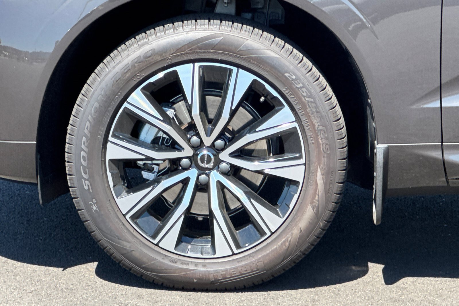 New 2025 Volvo XC60 B5 Core w/ Protection Package Premier image 24