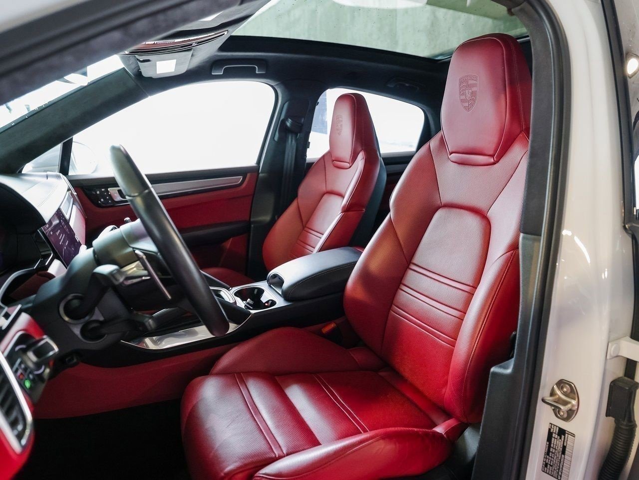 Certified 2023 Porsche Cayenne Turbo image 5