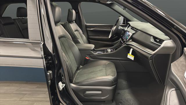 New 2026 Jeep Grand Cherokee Altitude AWD/4WD image 25