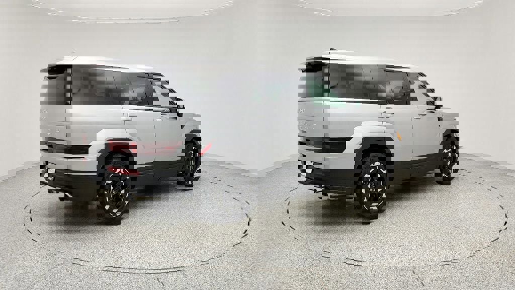 Used 2025 Hyundai Santa Fe SE image 5