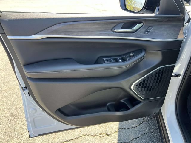 New 2026 Jeep Grand Cherokee Limited w/ Limited Altitude Package AWD/4WD image 12