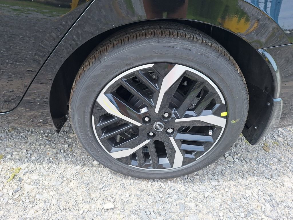 New 2025 Nissan Versa SR w/ Trunk Package image 23