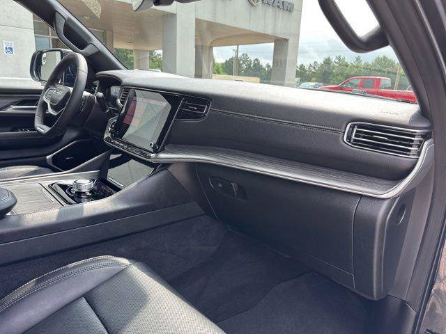 Certified 2024 Jeep Wagoneer Series II w/ Flexible Seating Group RWD image 53
