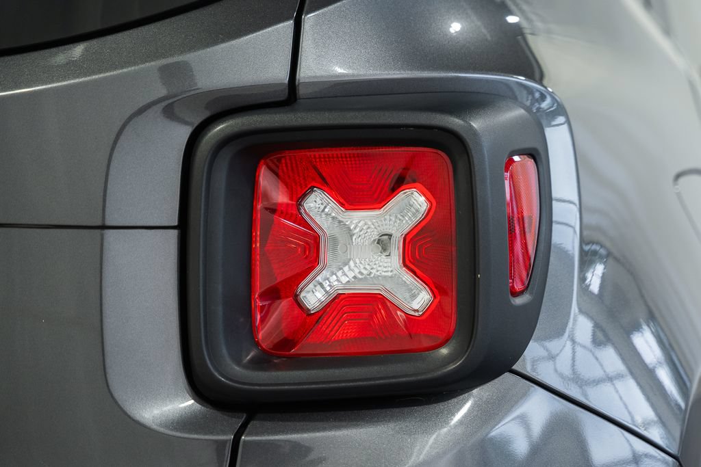 Certified 2018 Jeep Renegade Latitude AWD/4WD image 6