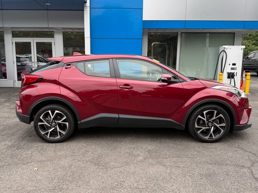 Used 2019 Toyota C-HR XLE FWD image 4