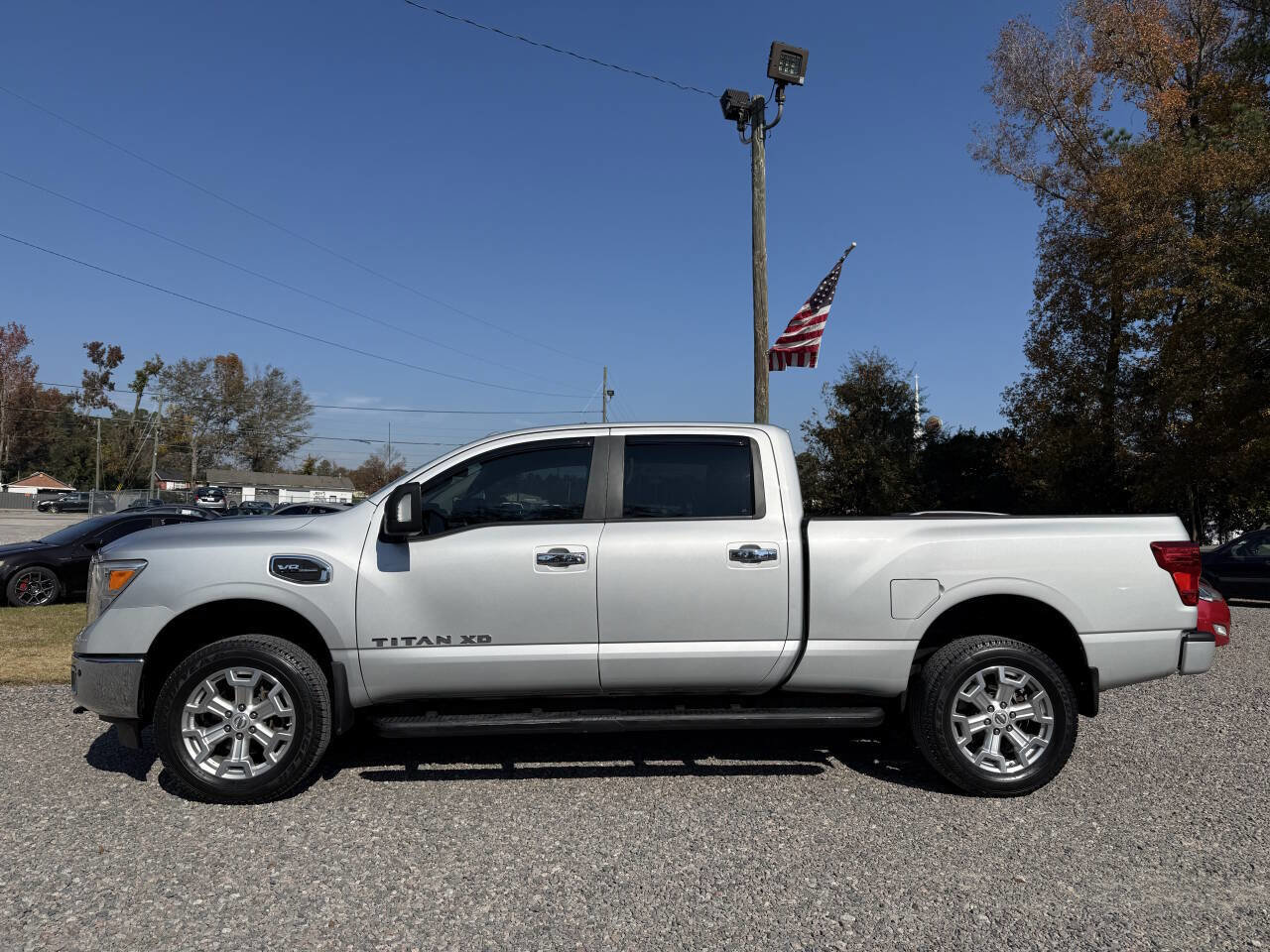 Used 2017 Nissan Titan SV image 1
