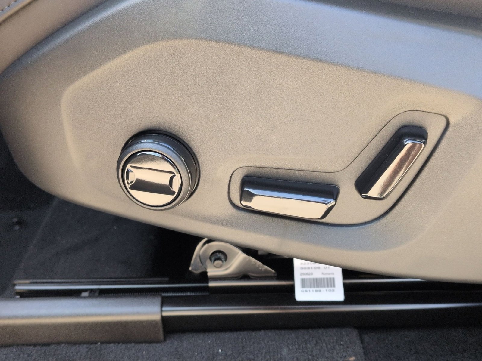 New 2026 Volvo XC90 B6 Plus w/ Protection Package Premier image 14