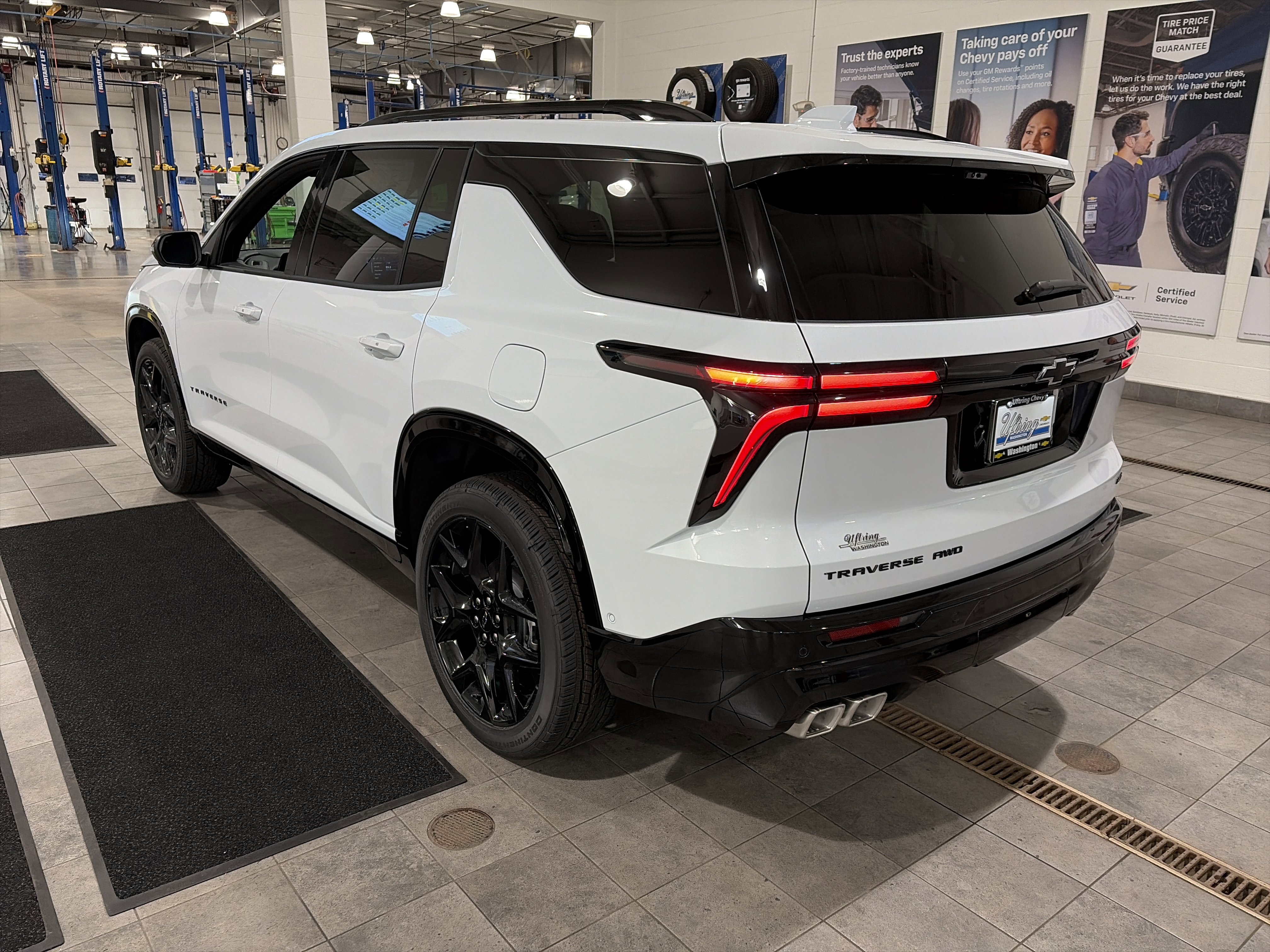 New 2026 Chevrolet Traverse RS w/ LPO, Floor Liner Package image 8