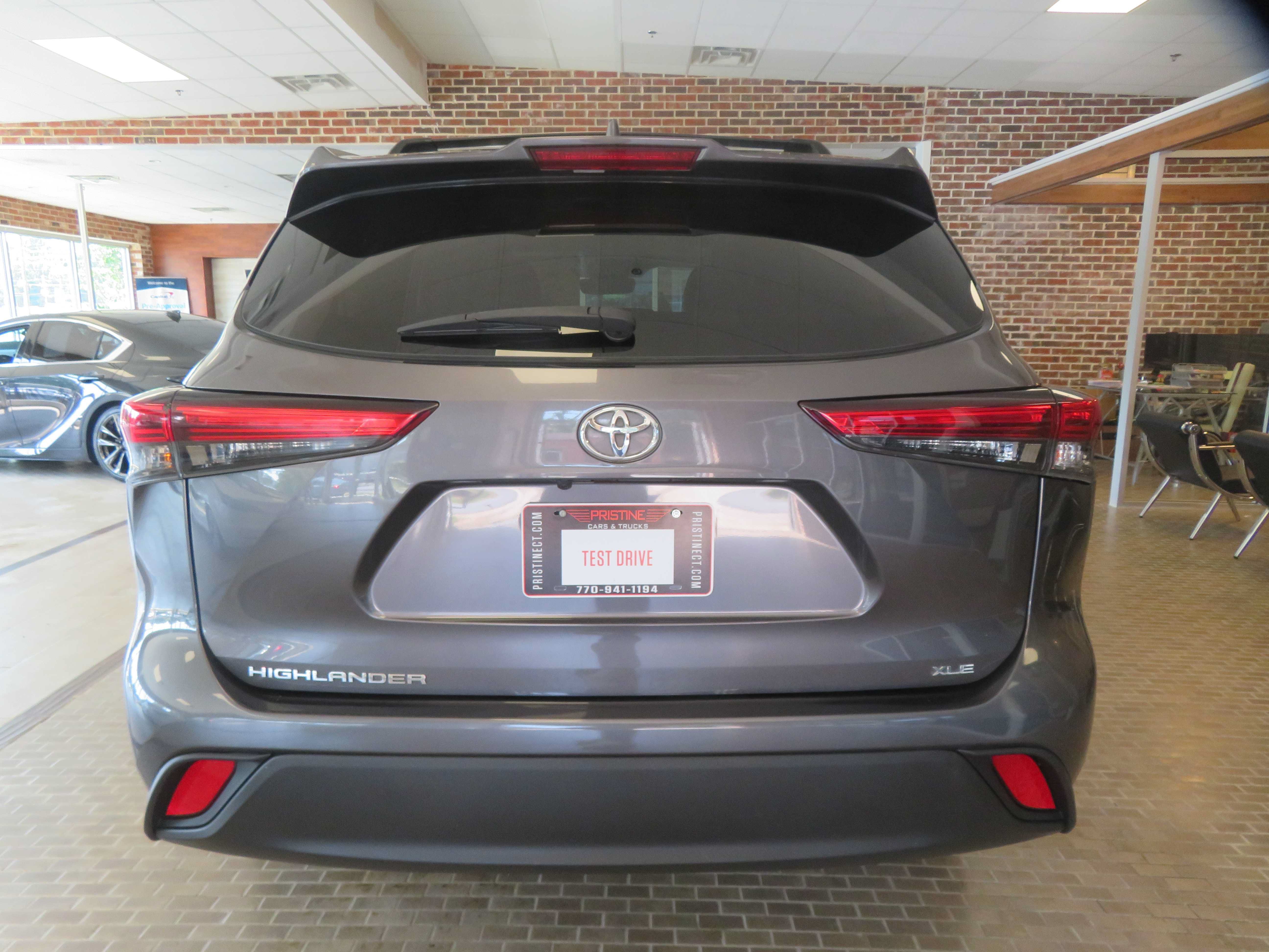 Used 2020 Toyota Highlander XLE FWD image 6