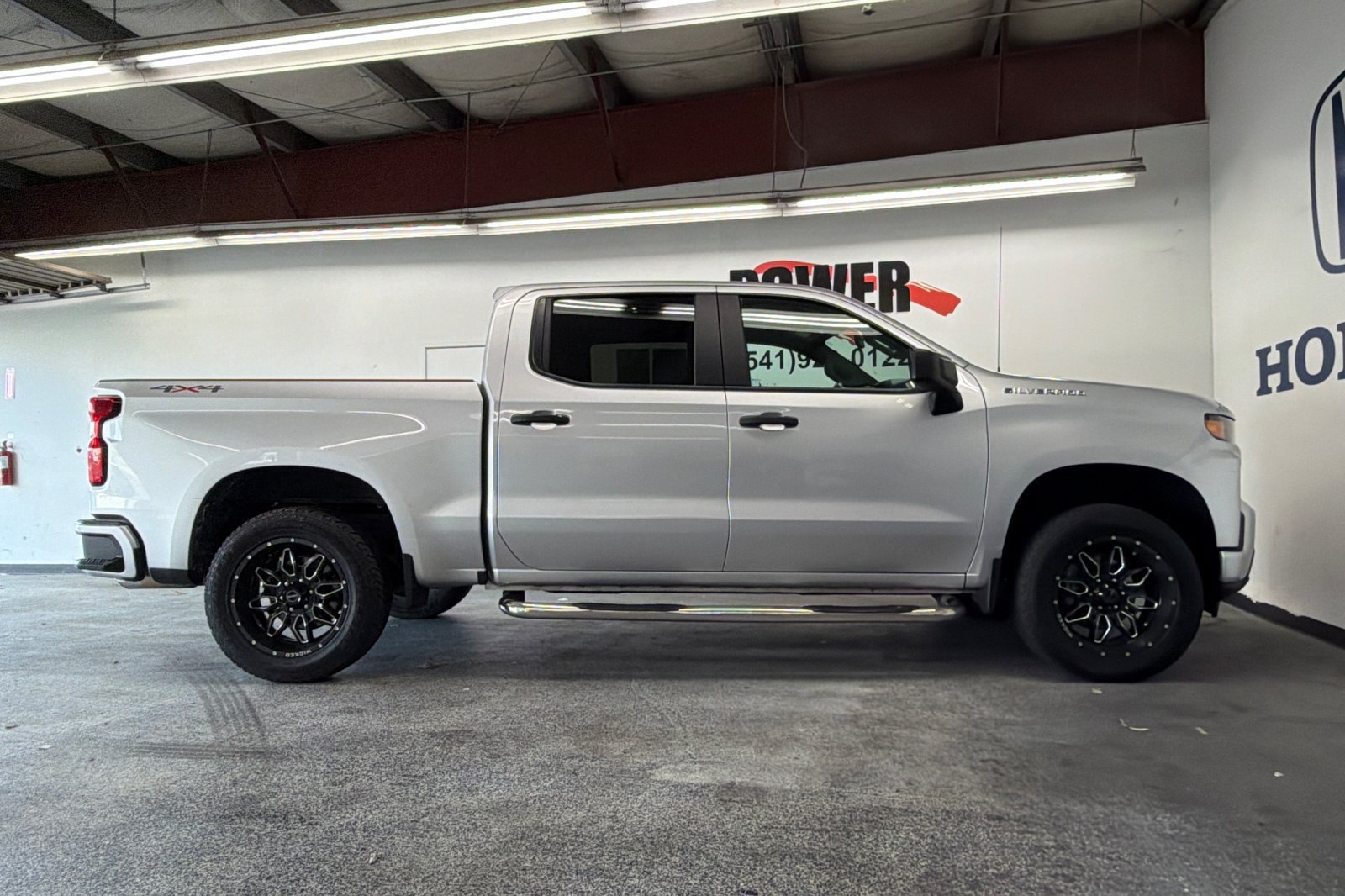Used 2019 Chevrolet Silverado 1500 Custom w/ Custom Value Package AWD/4WD image 2