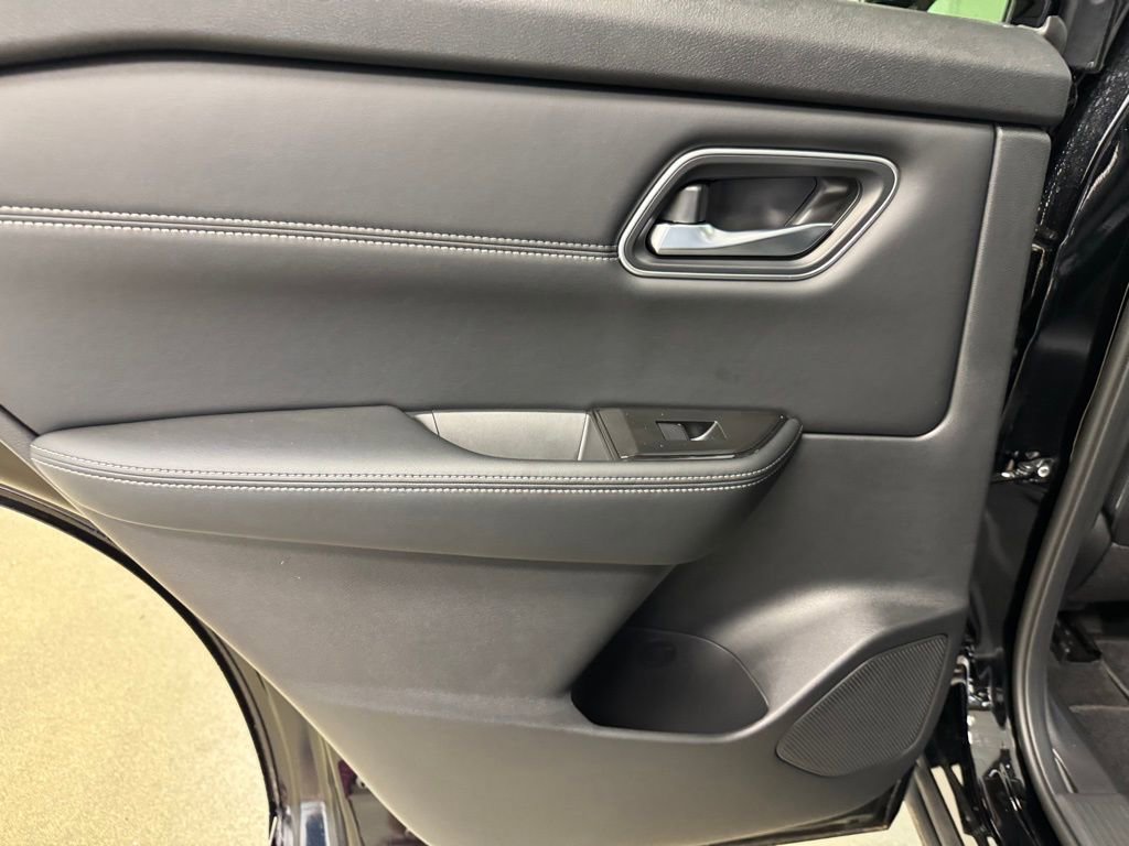 New 2026 Nissan Rogue Platinum AWD/4WD image 15