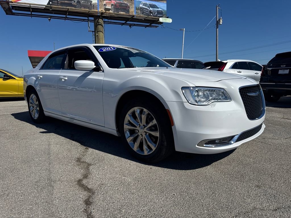 Used 2021 Chrysler 300 Touring w/ Driver Convenience Group image 8