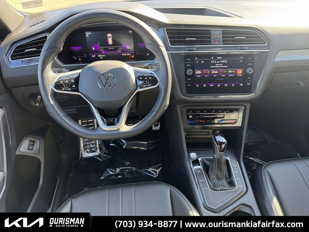 Used 2022 Volkswagen Tiguan SE R-Line image 3