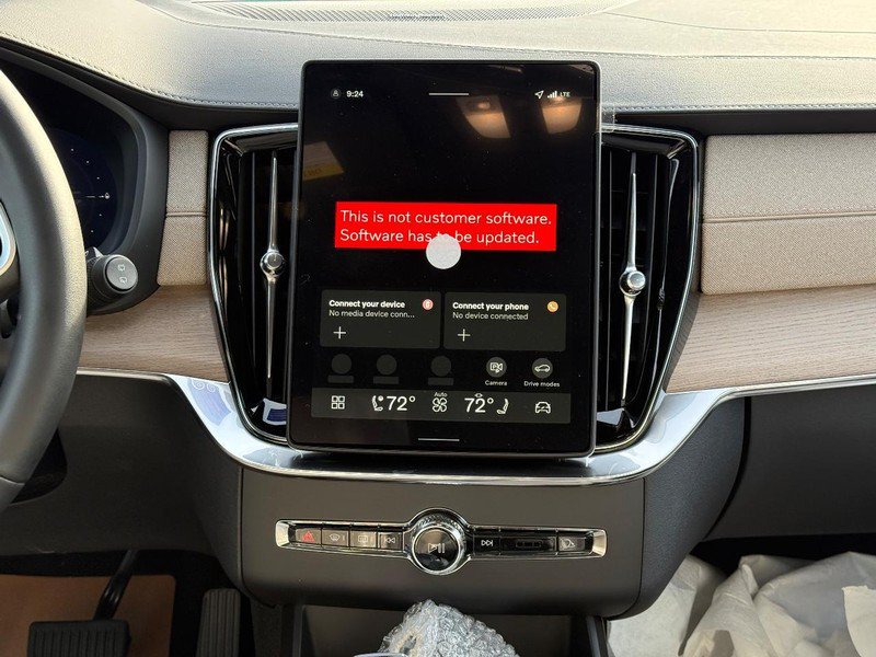 New 2026 Volvo XC90 T8 Plus w/ Protection Package Premier AWD/4WD image 9