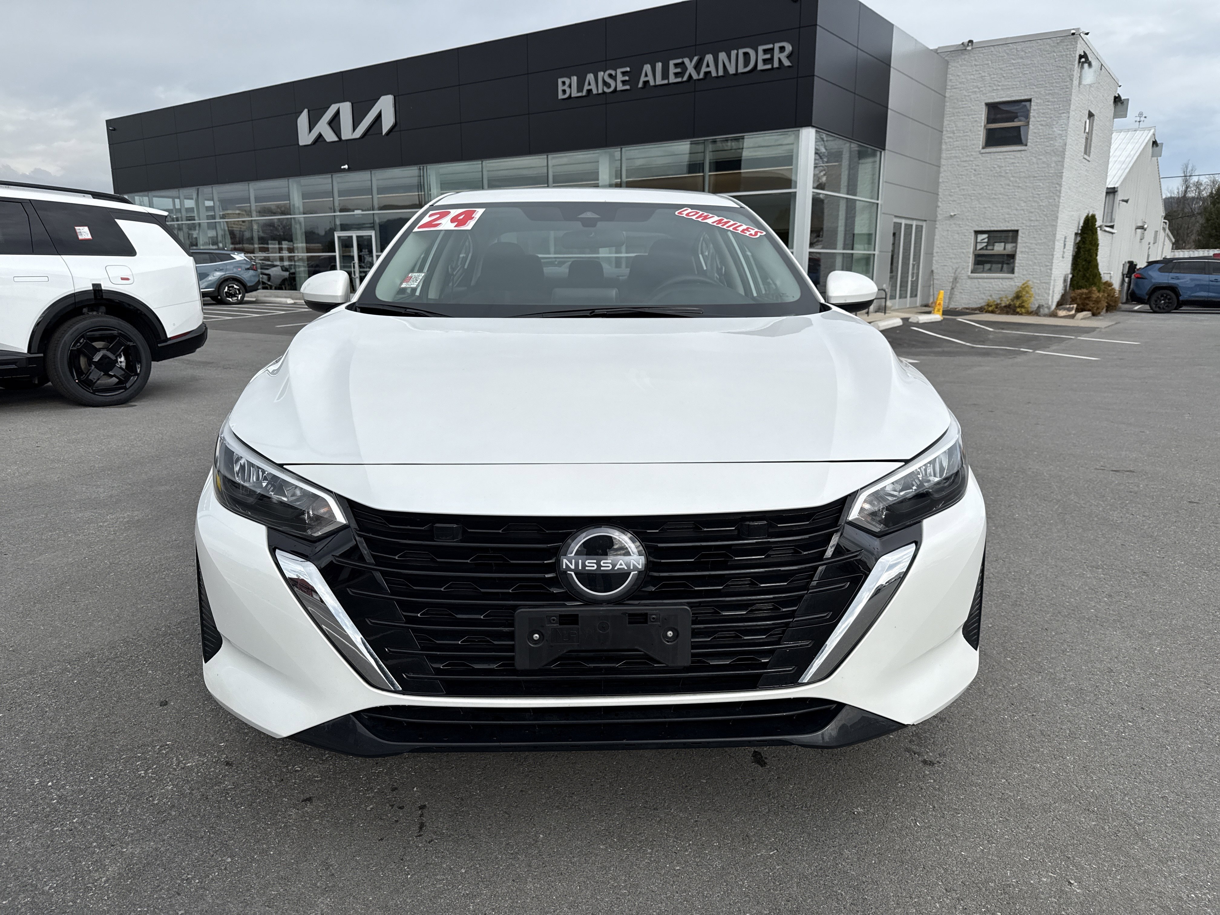 Used 2024 Nissan Sentra SV FWD image 9