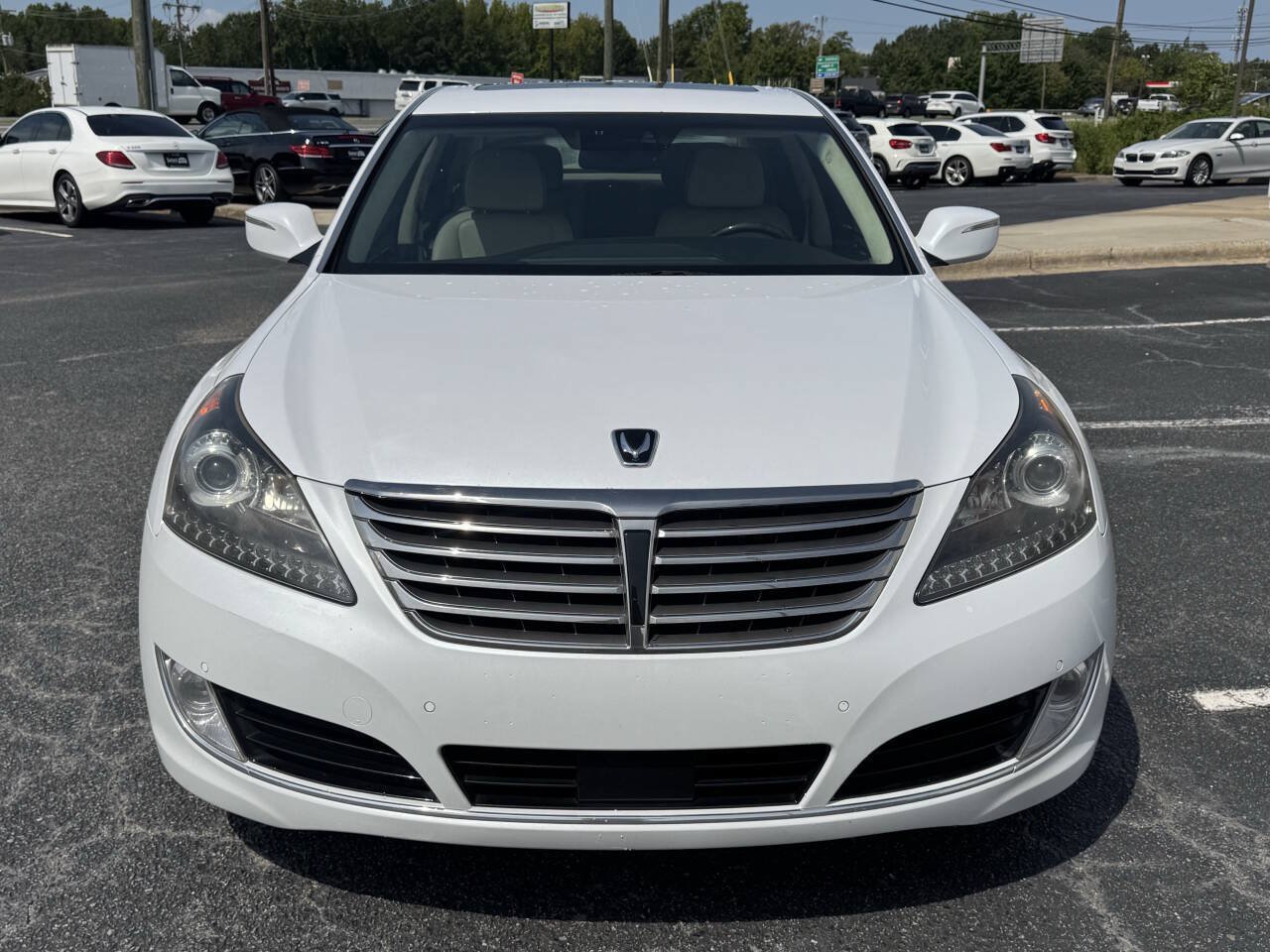 Used 2014 Hyundai Equus Signature RWD image 2