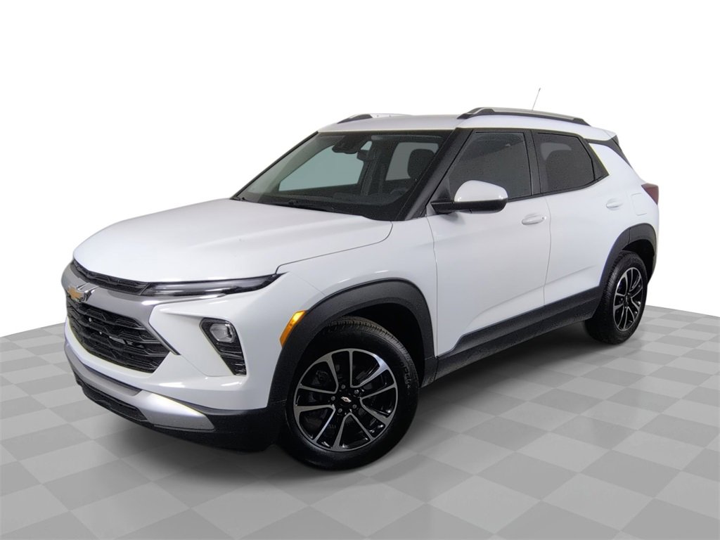 Used 2024 Chevrolet TrailBlazer LT w/ LT Cold Weather Package image 1