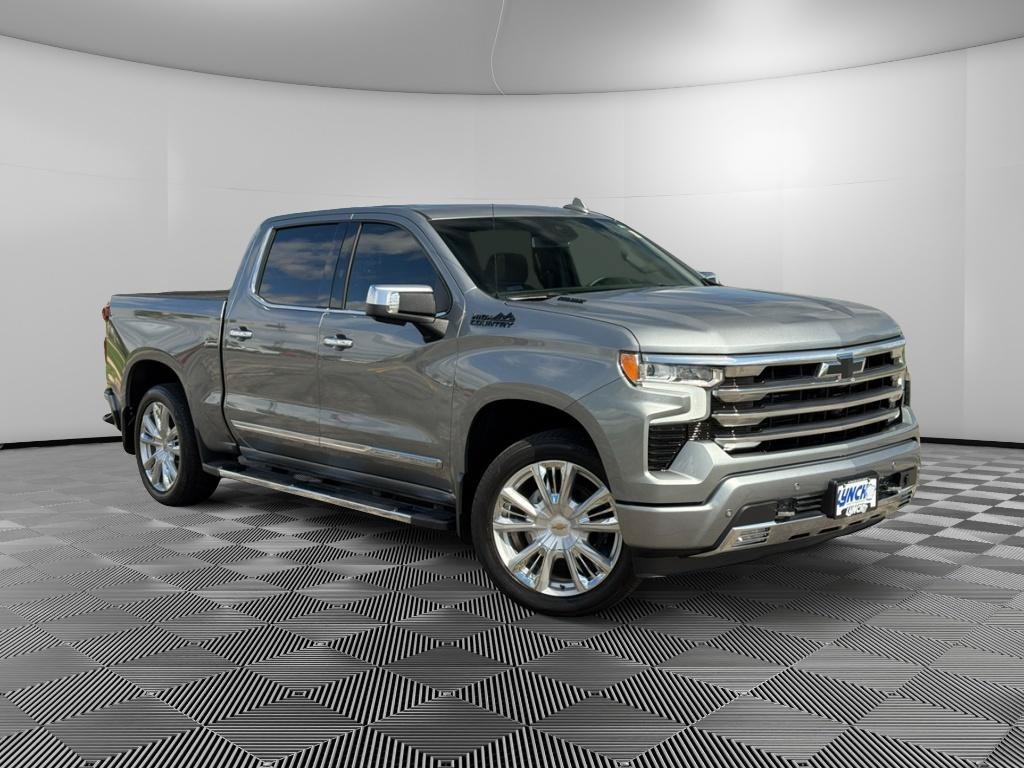 Used 2025 Chevrolet Silverado 1500 High Country w/ High Country Premium Package AWD/4WD image 5