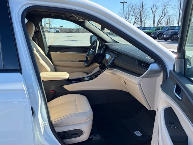 New 2026 Jeep Grand Cherokee Limited w/ Limited Altitude Package AWD/4WD image 30