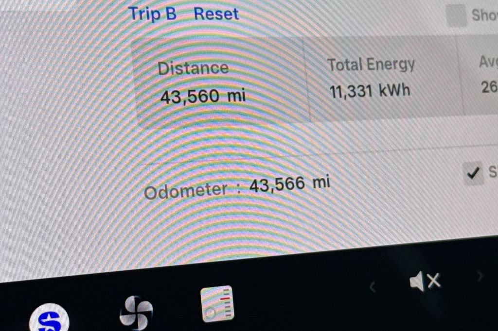 Used 2023 Tesla Model Y Long Range image 23