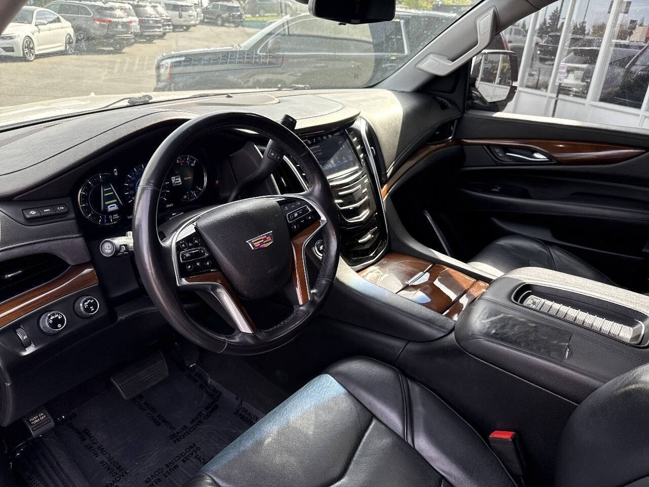 Used 2018 Cadillac Escalade Luxury AWD/4WD image 31