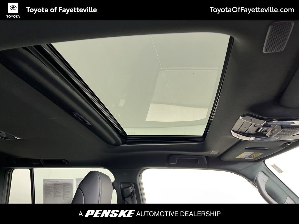 Used 2025 Lexus GX 550 w/ Accessory Package (2T) image 6