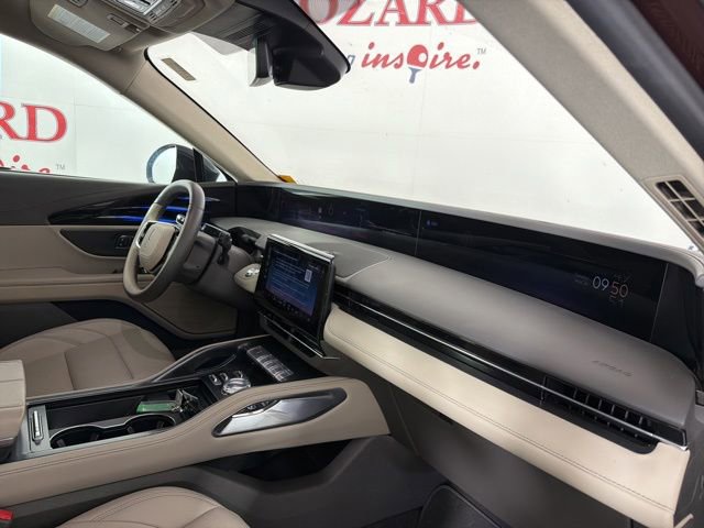 Used 2025 Lincoln Nautilus Premier AWD/4WD image 17