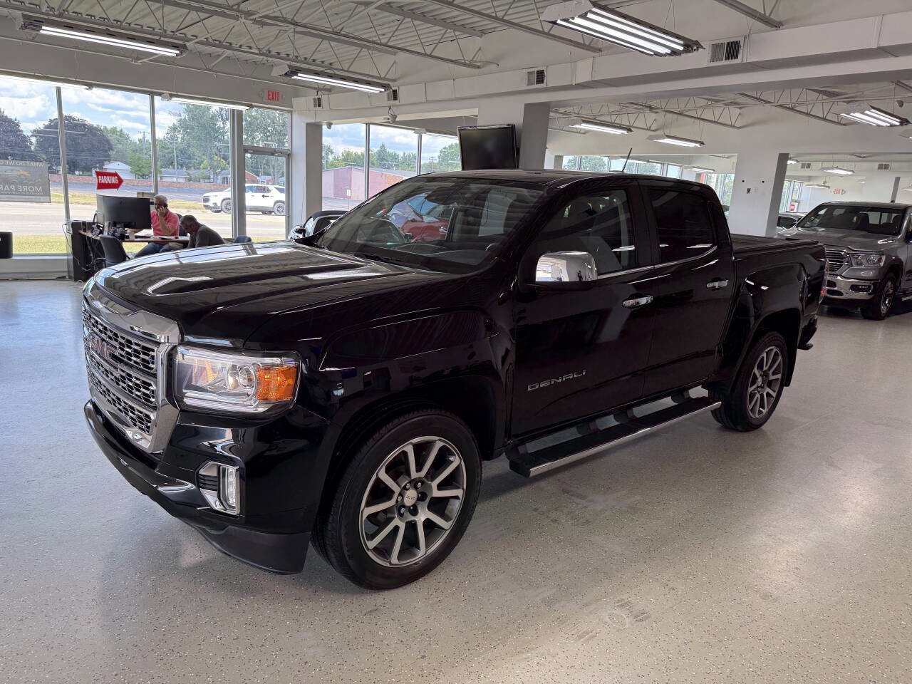 Used 2021 GMC Canyon Denali image 4