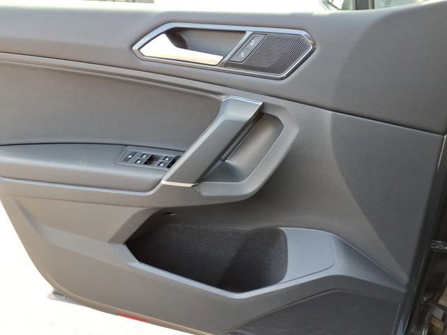 Used 2018 Volkswagen Tiguan SE image 19