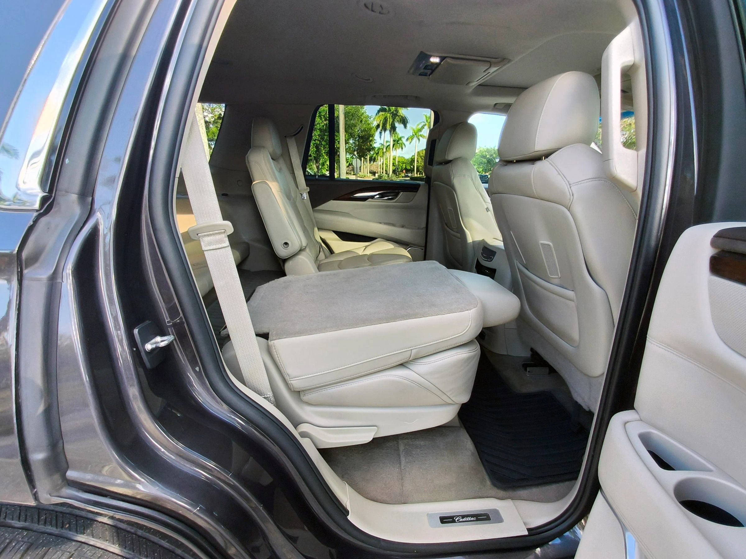 Used 2016 Cadillac Escalade Luxury image 35