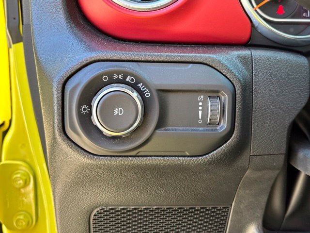 Used 2023 Jeep Wrangler Unlimited Rubicon w/ Cold Weather Group AWD/4WD image 14