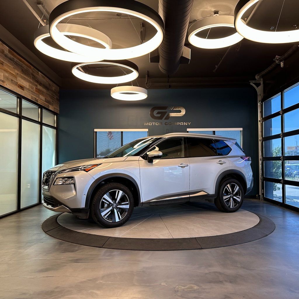 Used 2021 Nissan Rogue Platinum image 7