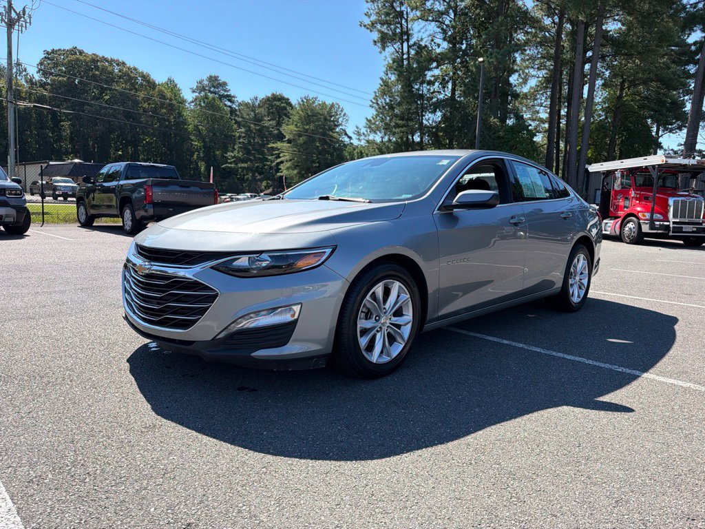 Used 2025 Chevrolet Malibu LT FWD image 2