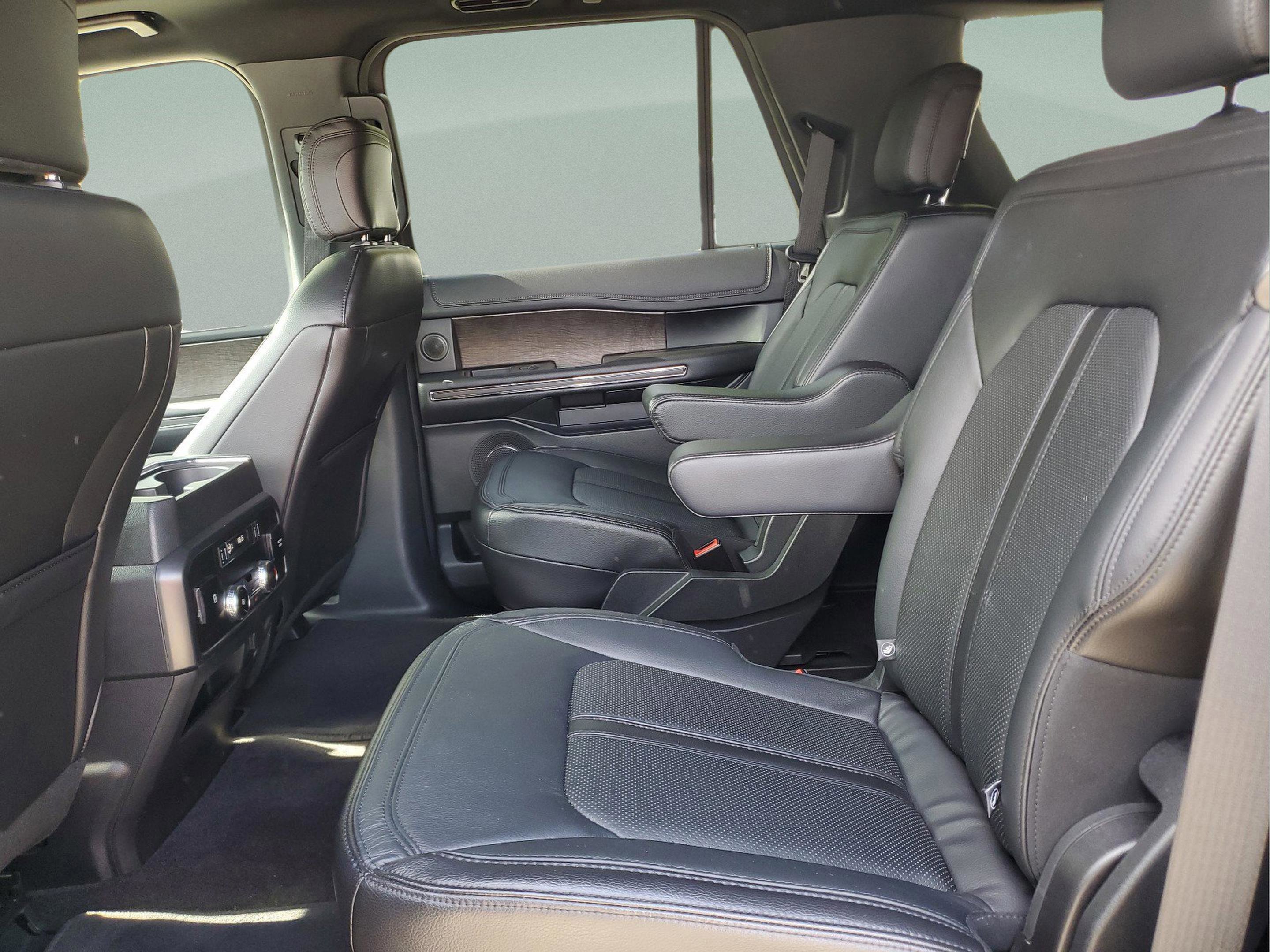 Used 2020 Ford Expedition Limited w/ Equipment Group 301A image 8