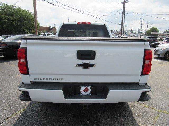 Used 2018 Chevrolet Silverado 1500 Custom w/ Custom Value Package AWD/4WD image 12