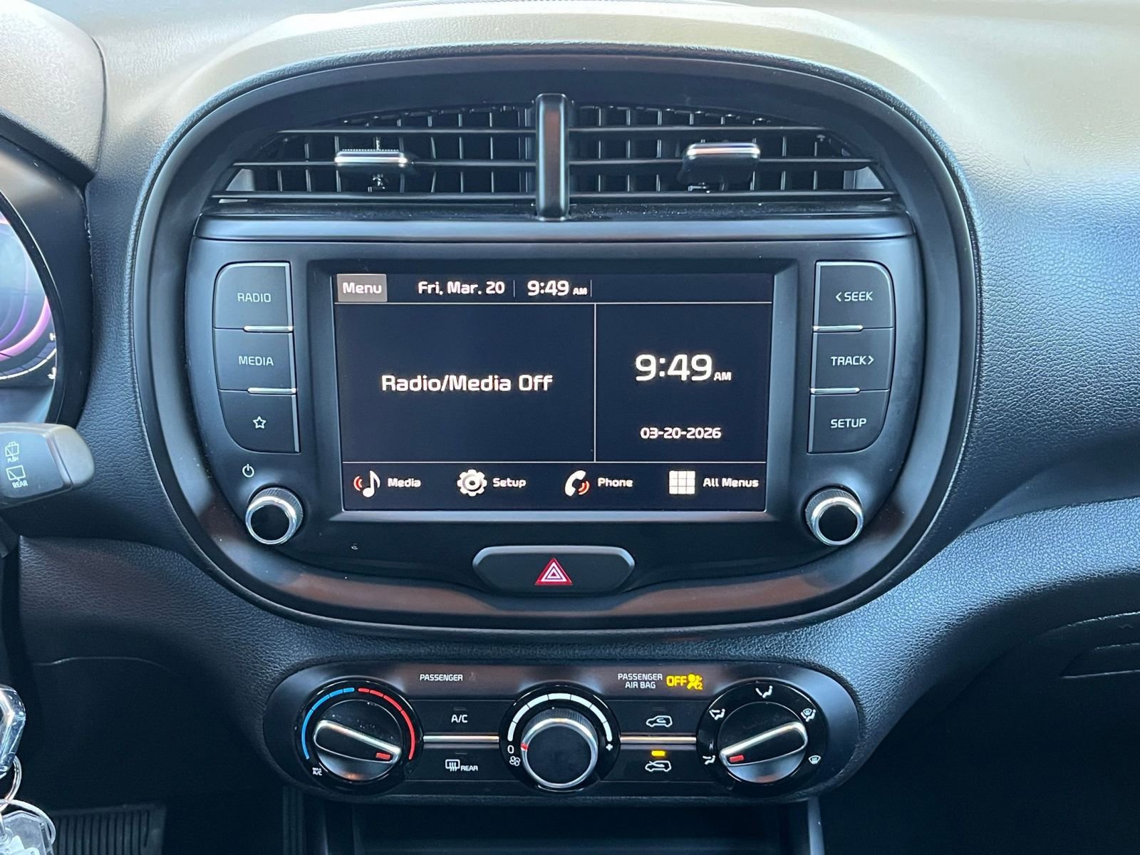 Used 2025 Kia Soul LX w/ LX Technology Package FWD image 17