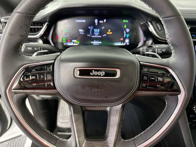 Used 2022 Jeep Grand Cherokee Overland w/ Luxury Tech Group IV AWD/4WD image 23