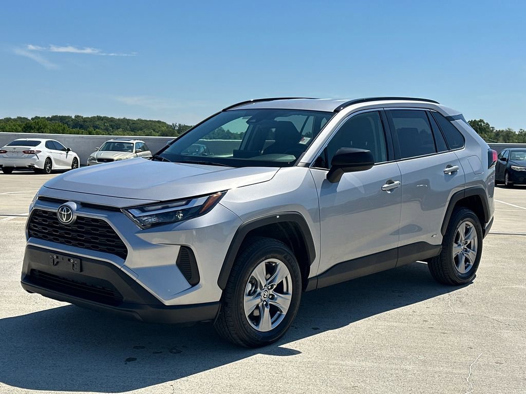 Used 2025 Toyota RAV4 LE AWD/4WD image 2