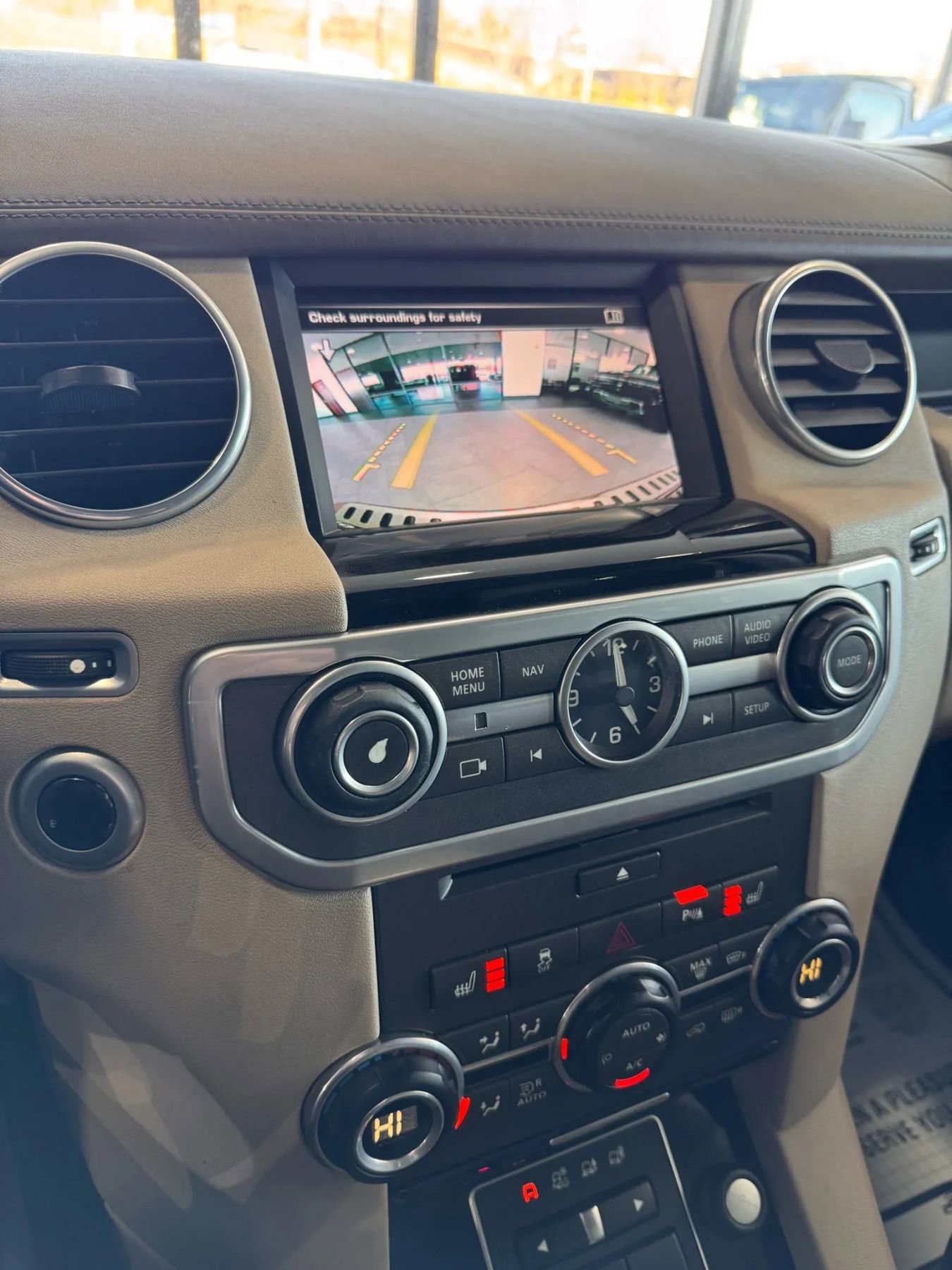 Used 2016 Land Rover LR4 HSE LUX image 37