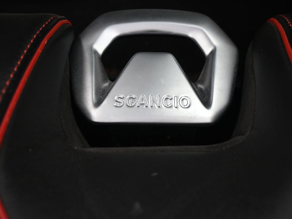 Used 2020 Lamborghini Huracan EVO image 18