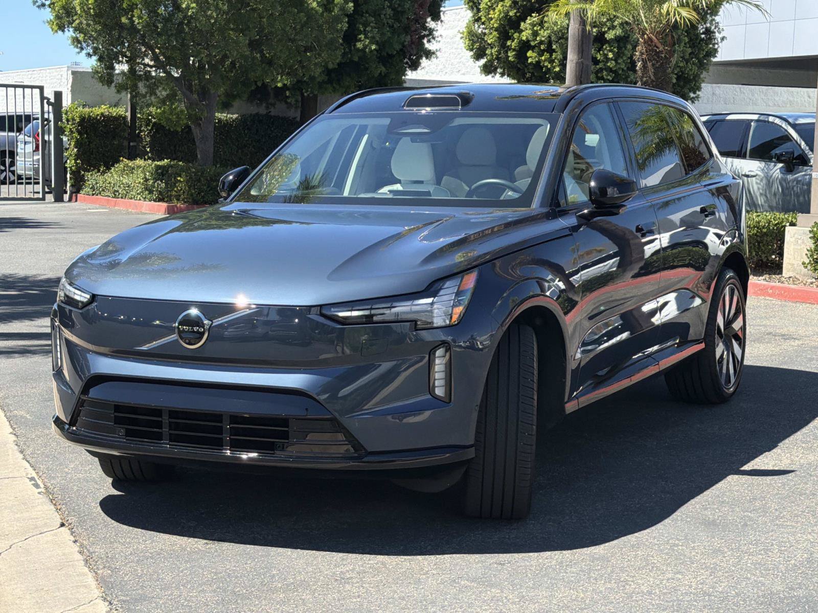 Certified 2025 Volvo EX90 Plus AWD/4WD image 3