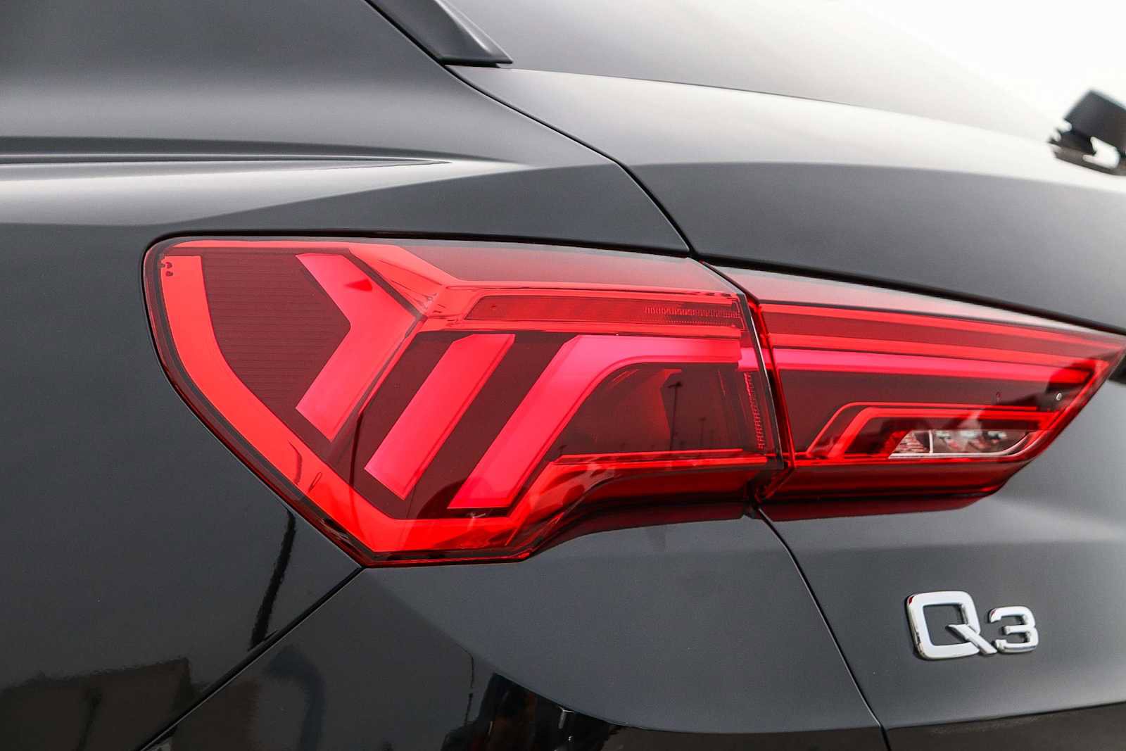 Used 2025 Audi Q3 2.0T Premium Plus w/ Premium Plus Package image 12