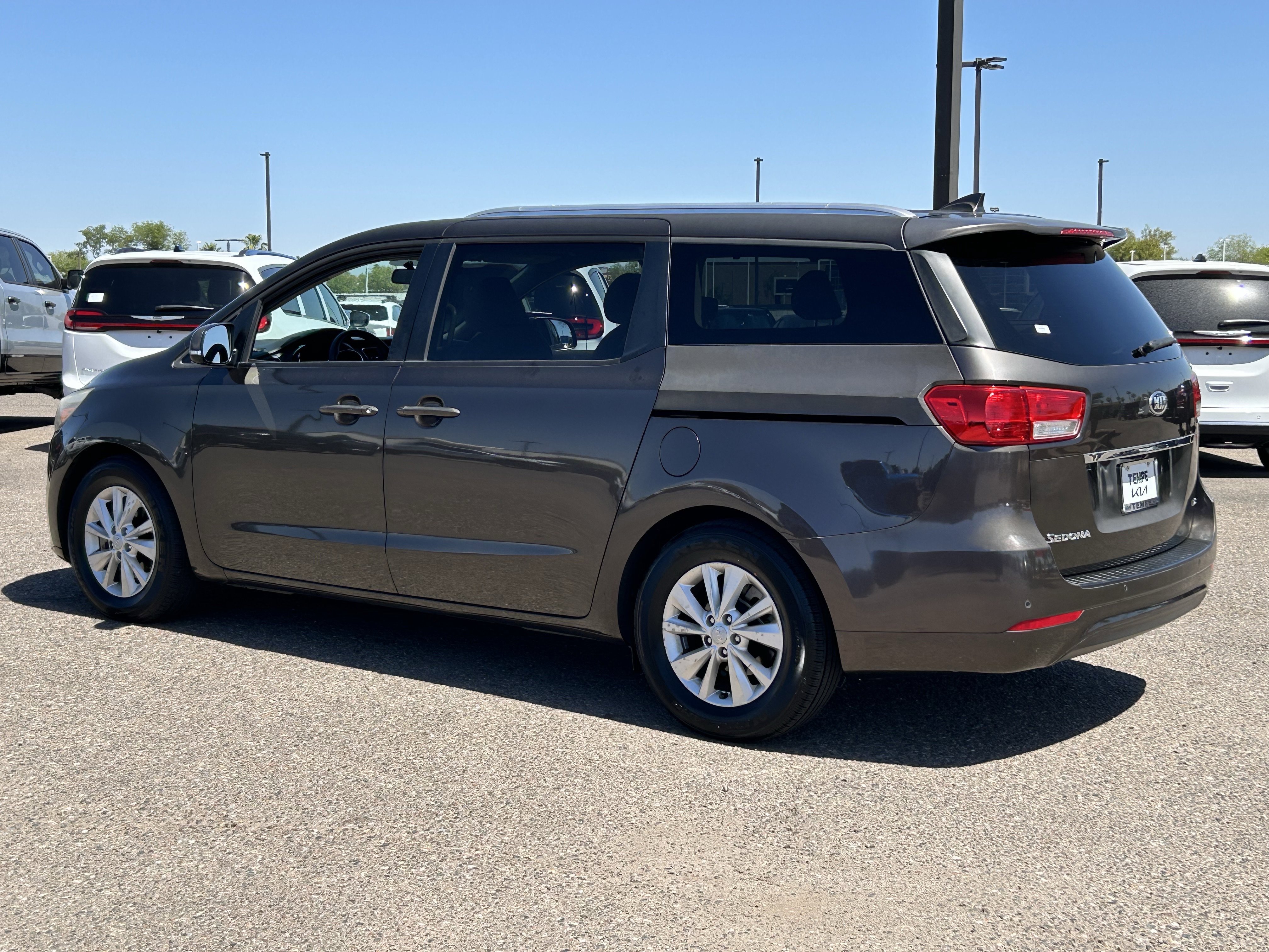 Used 2016 Kia Sedona LX w/ LX Convenience Package image 4