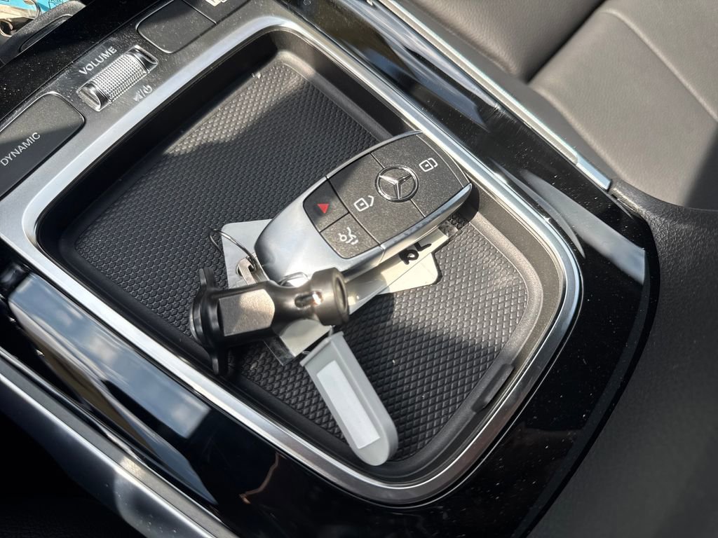 New 2026 Mercedes-Benz GLB 250 4MATIC image 9