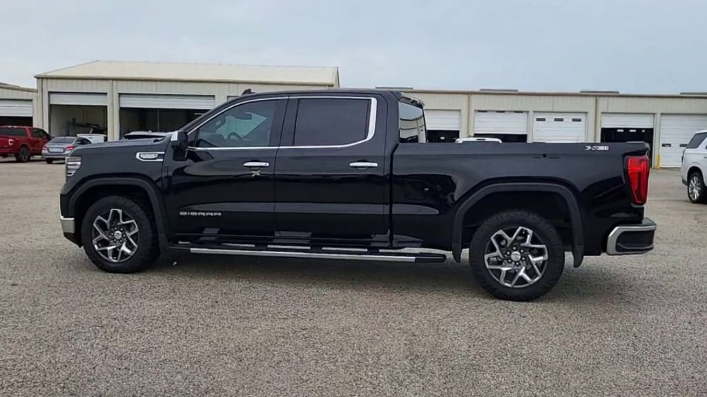 Used 2023 GMC Sierra 1500 SLT image 4