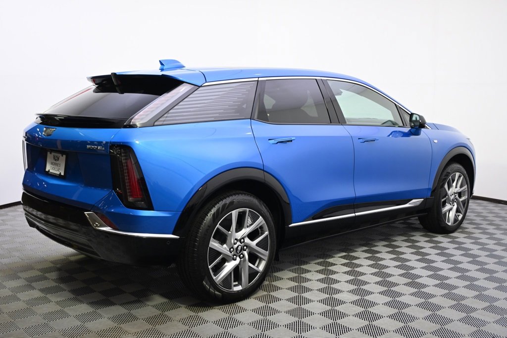 New 2025 Cadillac Optiq Luxury 1 w/ LPO, Floor Liner Package image 7